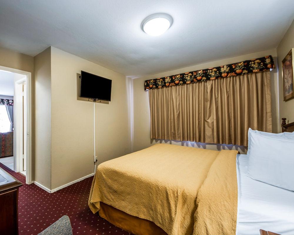 Scottish Fairway Inn Monterey Zewnętrze zdjęcie