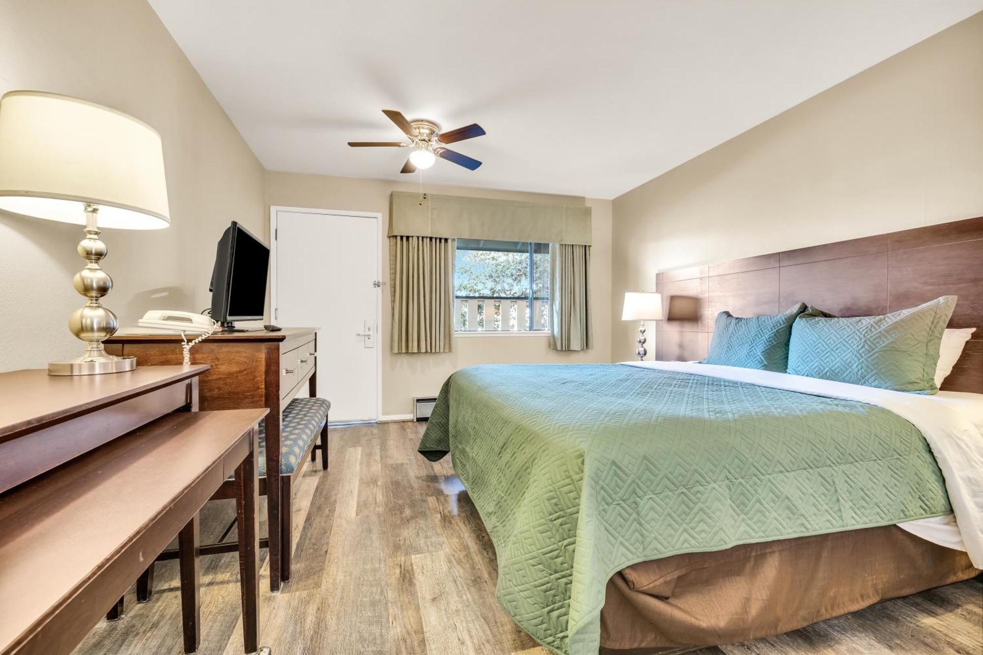 Scottish Fairway Inn Monterey Zewnętrze zdjęcie