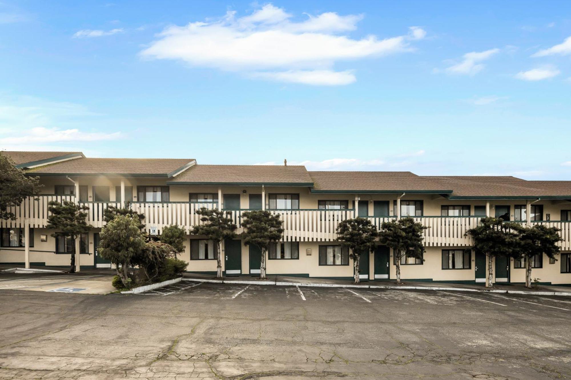 Scottish Fairway Inn Monterey Zewnętrze zdjęcie