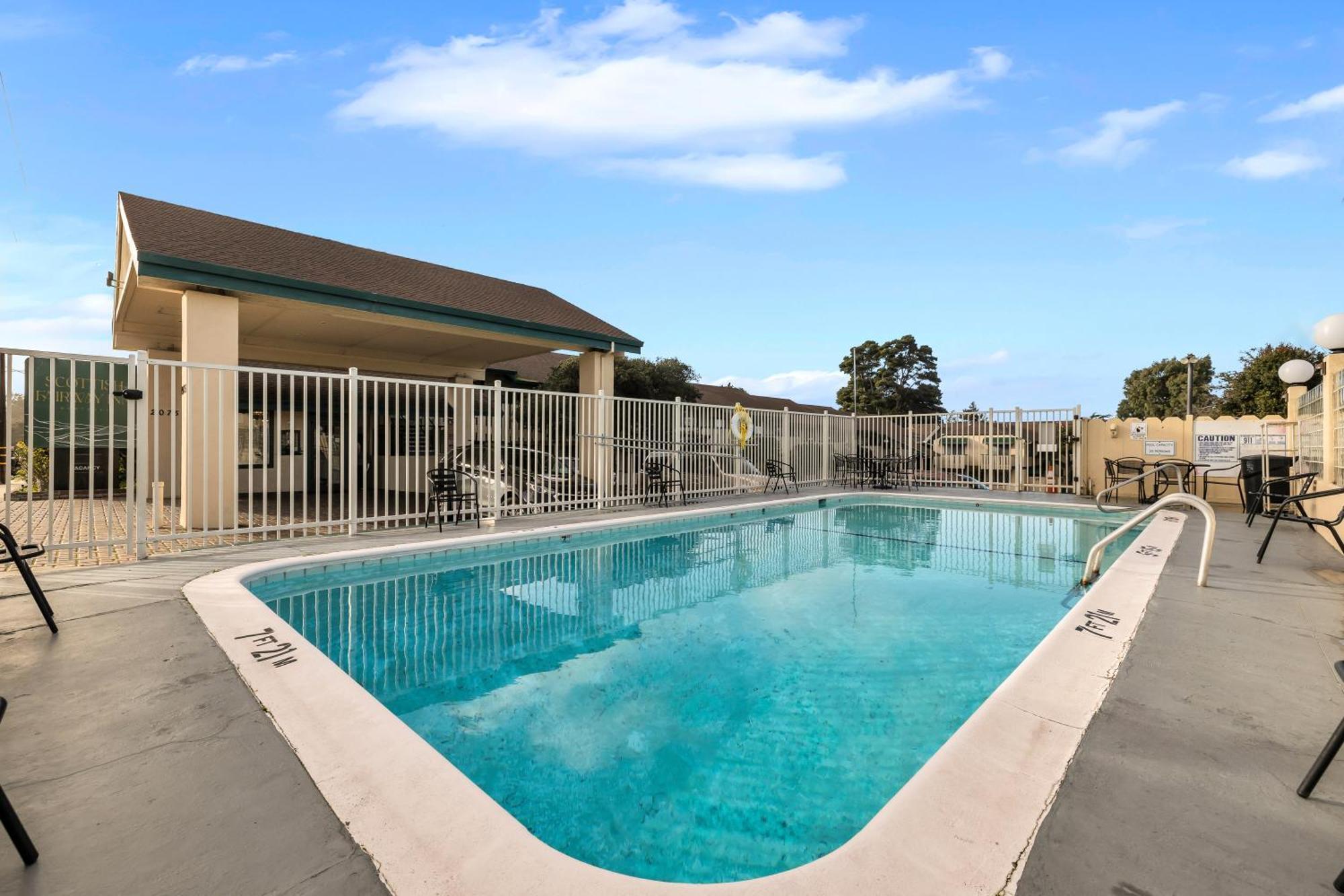Scottish Fairway Inn Monterey Zewnętrze zdjęcie