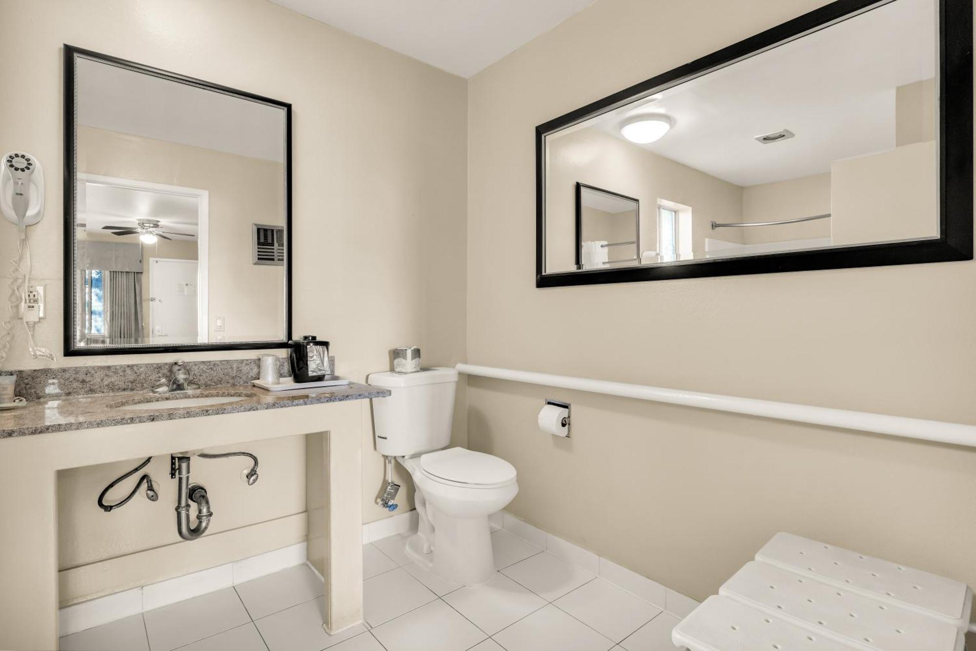 Scottish Fairway Inn Monterey Zewnętrze zdjęcie